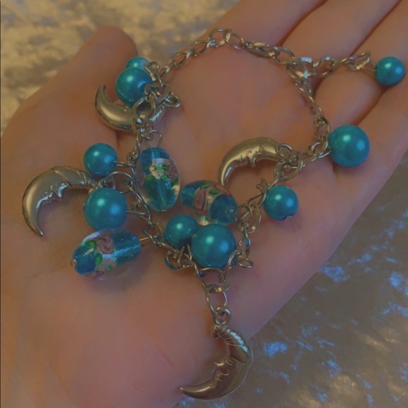 Vintage Blue Glass Bead Half-Moon charm bracelet - Picture 5 of 11